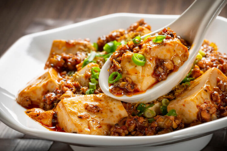 中華の定番「麻婆豆腐」は太る？気になるカロリーと糖質量について解説