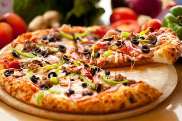 ピザのカロリーと糖質は多め〜ダイエット中はトッピングも気をつけよう〜